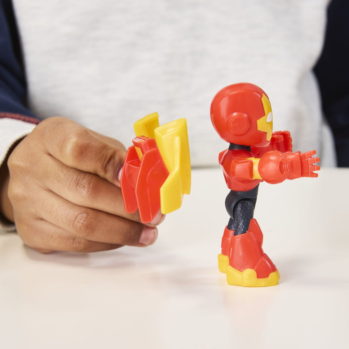 MARVEL IRON MAN SI PRIETENII SAI UIMITORI SET VEHICUL SI FIGURINA IRON MAN