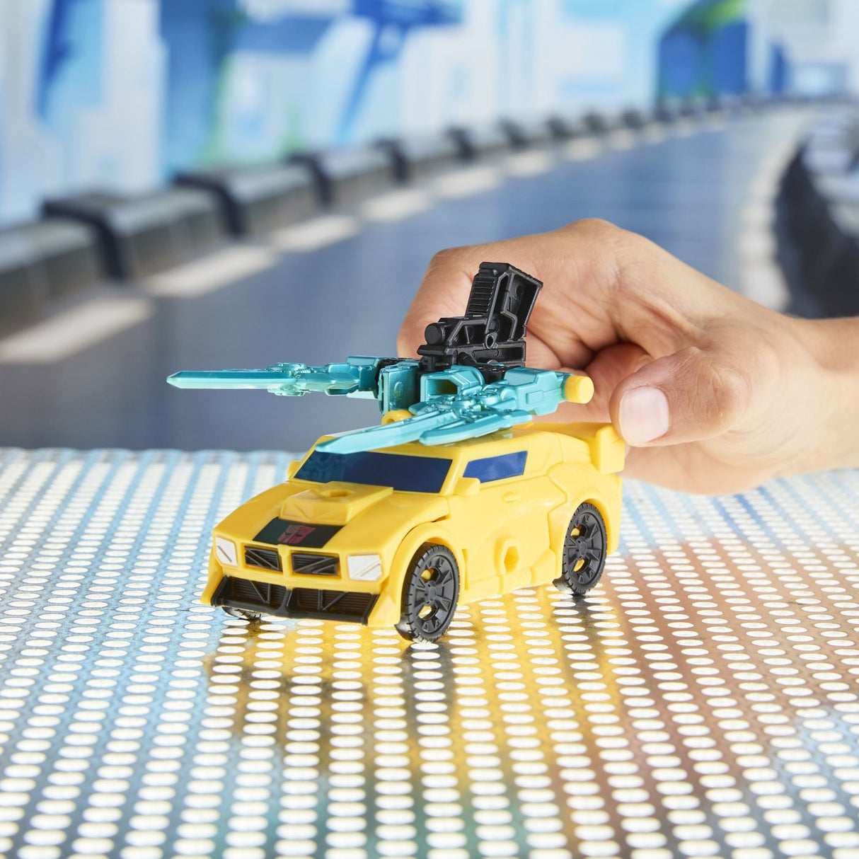 TRANSFORMERS CYBERWORLD ROBOT BUMBLEBEE BLINDAT TRANSFORMABIL