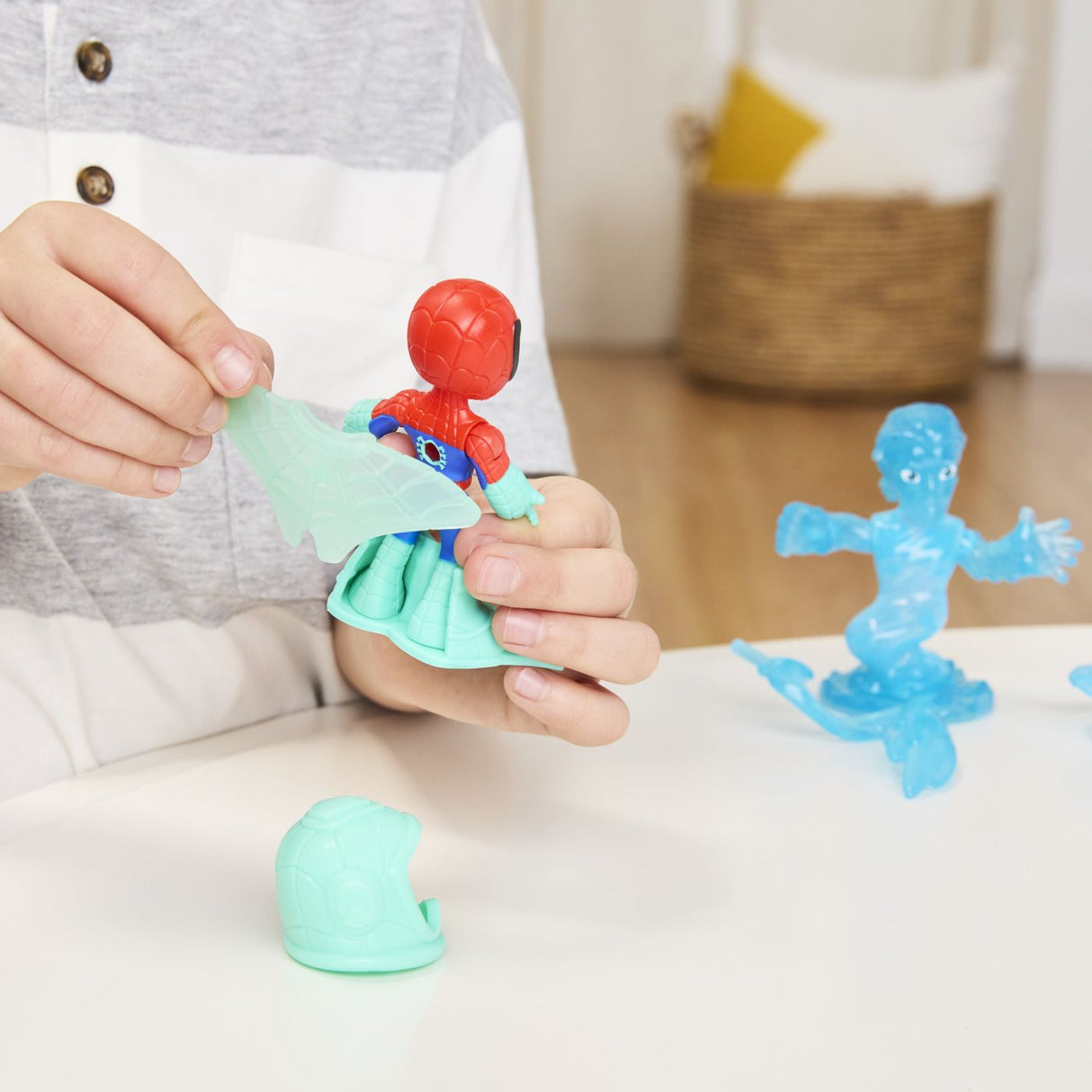SPIDEY SI PRIETENII LUI UIMITORI MARVEL WATER WEBS SET 2 FIGURINE SPIDEY SI HYDRO MAN CU ACCESORII