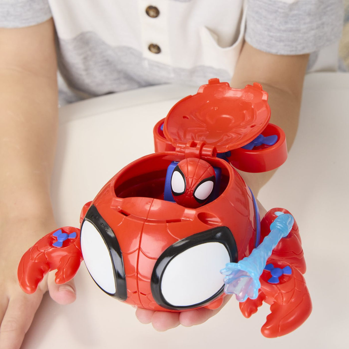 SPIDEY SI PRIETENII LUI UIMITORI MARVEL SET FIGURINA 7.6CM SI SUBMARINUL CRAB PAIANJEN