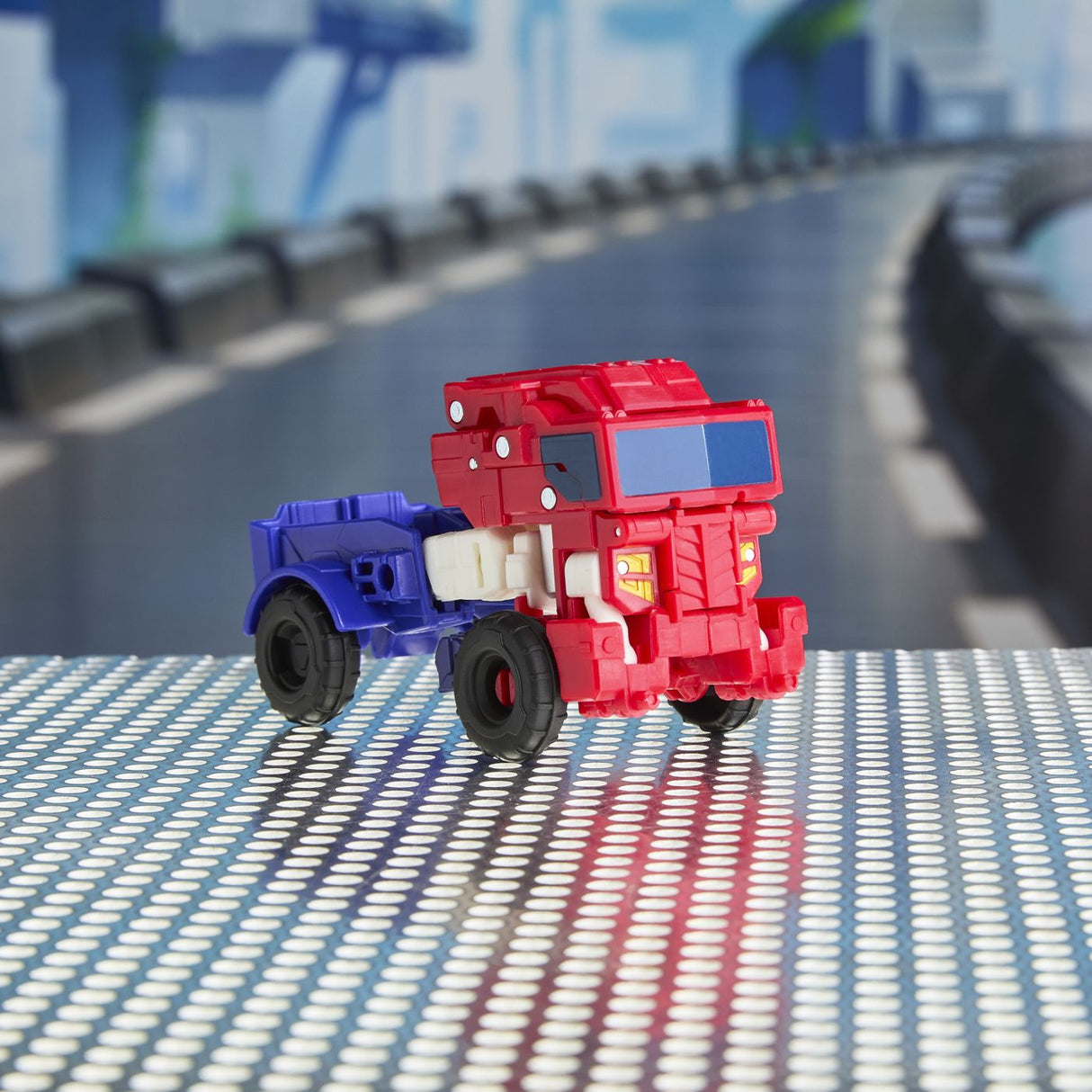 TRANSFORMERS CYBERWORLD ROBOT OPTIMUS PRIME CONVERTIBIL 10CM