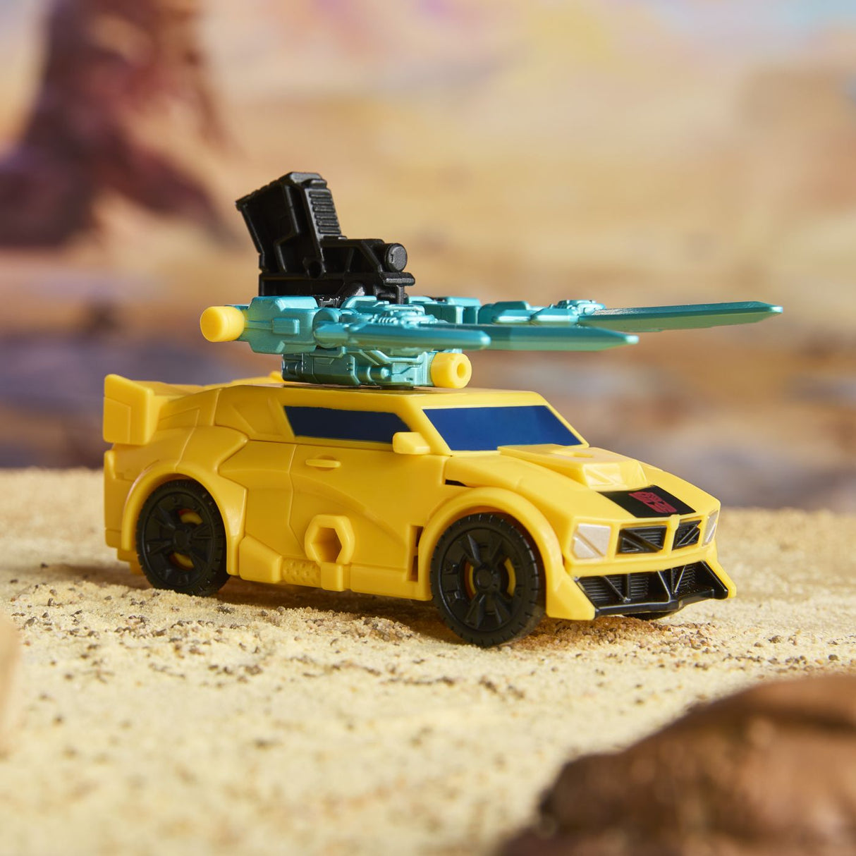 TRANSFORMERS CYBERWORLD ROBOT BUMBLEBEE BLINDAT TRANSFORMABIL
