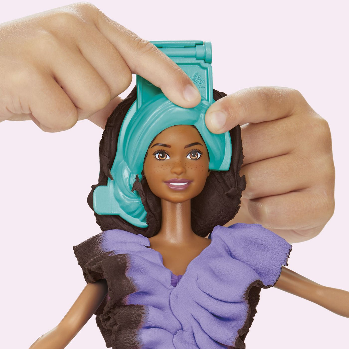 PLAY DOH BARBIE SET FASHIONISTA RUFFLES CREATII VESTIMENTARE