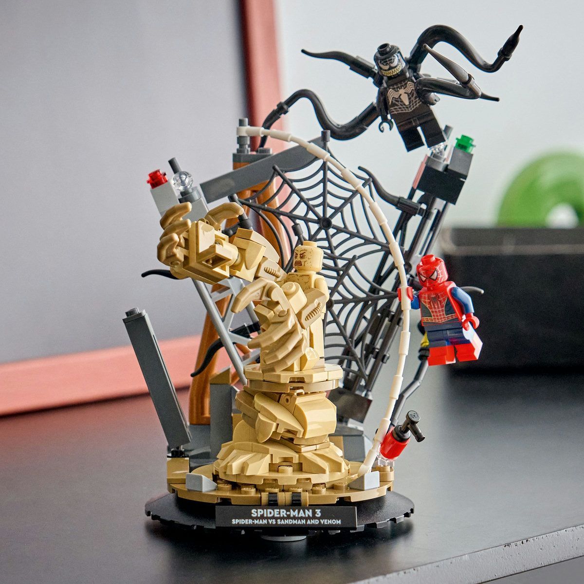 LEGO MARVEL BATALIE MEMORABILA OMUL PAIANJEN VS SANDMAN 76334