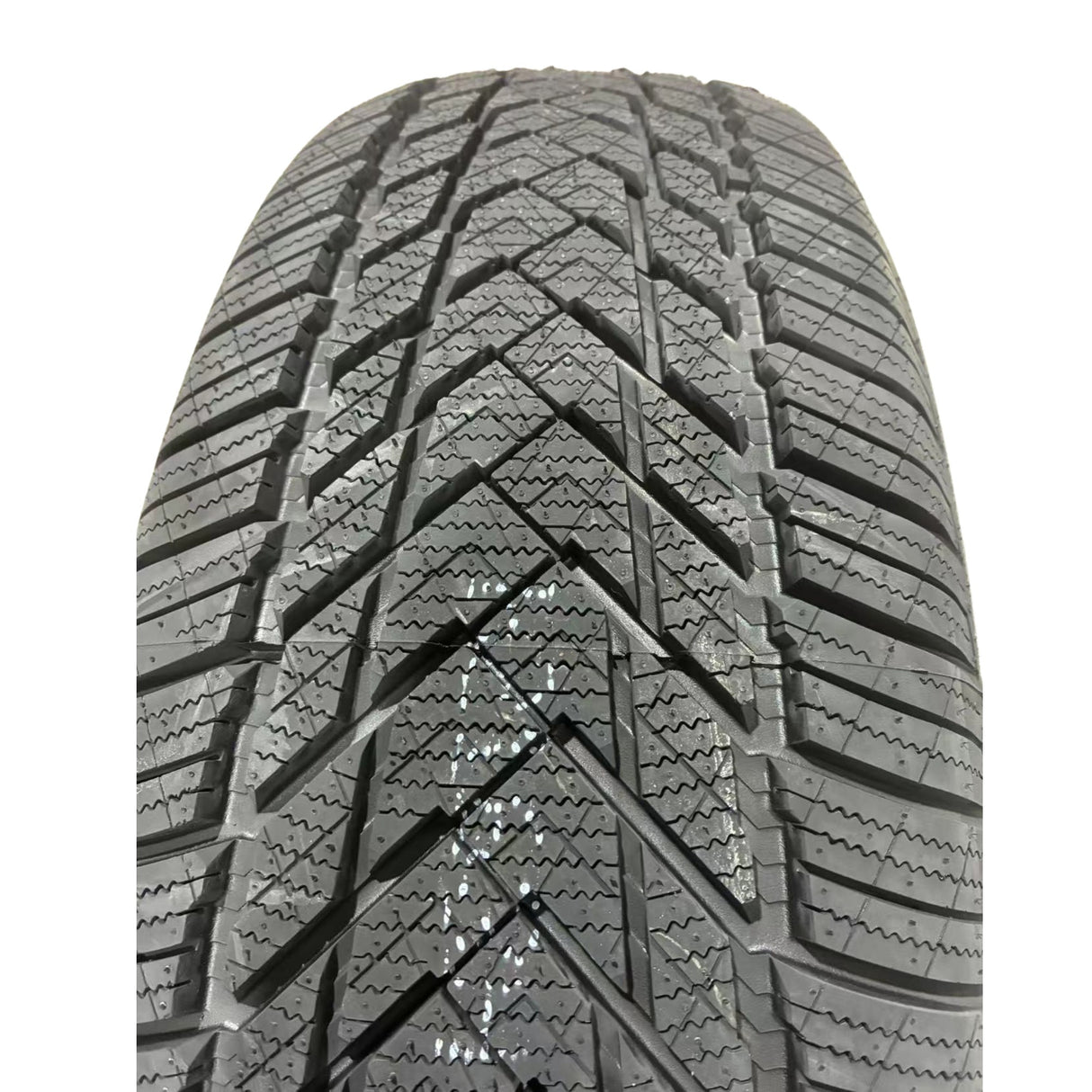 Anvelopa Iarna LANVIGATOR WINTERGRIP HP 215/65R16 98H, Aderenta Sporita pe Zapada si Umed, Confort si Durabilitate - vivimall.ro