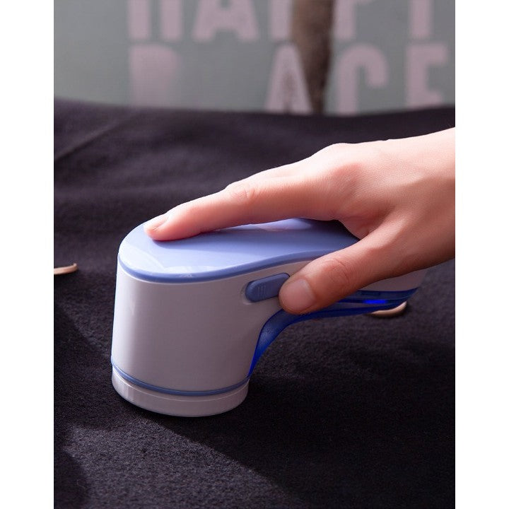 Aparat Pentru Curatat Scame, Par Si Praf, Vivimall, Pentru Diferite Tipuri De Material, Cu Lame Din Otel Inoxidabil, Incarcare Prin USB Type-C, Cu Perie De Curatare si Cablu USB Incluse, Albastru, 15 x 7 cm - vivimall.ro