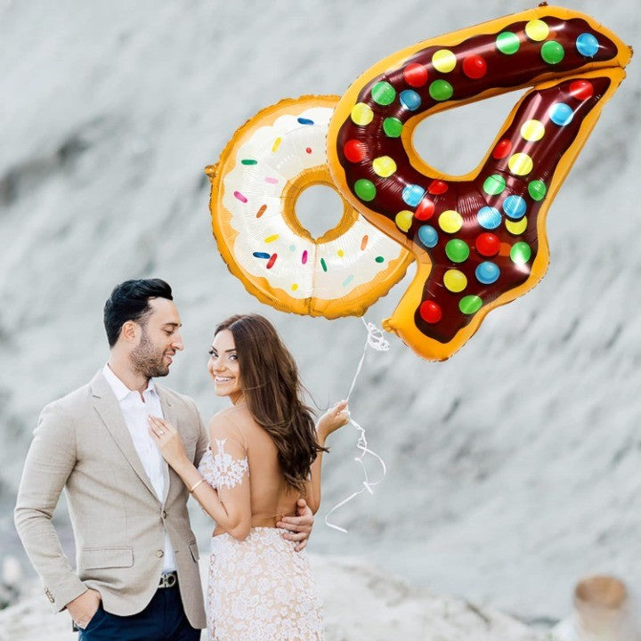 Balon din Folie Metalizata Vivimall, Figurina Cifra, Imprimeu Gogosi, Tema Aniversare 100 cm, Ambalaj Individual, Pai inclus, Umflare cu Aer sau Heliu, Multicolor, Cifra 4 - vivimall.ro