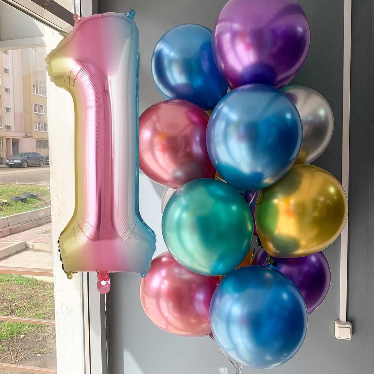 Balon din Folie Metalizata Vivimall, Figurina Cifra Gradient, Tema Aniversare 40 cm, Ambalaj Individual, Pai inclus, Umflare cu Aer sau Heliu, Multicolor, Cifra 1 - vivimall.ro
