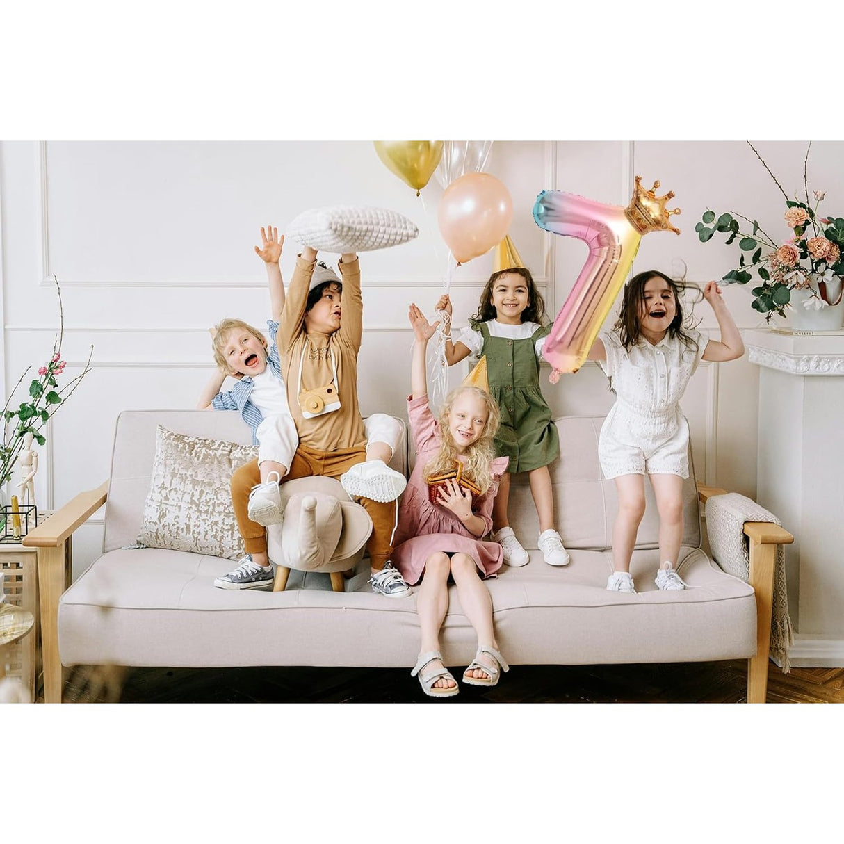 Balon din Folie Metalizata, Vivimall, Figurina Cifra Gradient, Tema Aniversare 80 cm, Ambalaj Individual, Pai inclus, Umflare cu Aer sau Heliu, Coronita, Cifra 7 - vivimall.ro