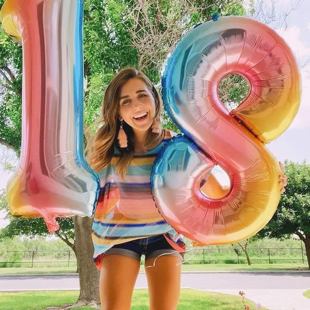 Balon din Folie Metalizata Gradient Vivimall, Figurina Cifra, Tema Aniversare 100 cm, Ambalaj Individual, Pai inclus, Umflare cu Aer sau Heliu, Multicolor, Cifra 8 - vivimall.ro