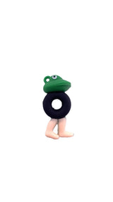 Breloc de Chei din Silicon, Flippy, Figurina Brainrot Broscuta cu Anvelopa Boneca Ambalabu, 4 cm, Negru/Verde - vivimall.ro