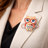 Martisor Brosa Mica in Cutie, Jolie, Model Bufnita O Educatoare Minunata, Metal, 5 x 3 cm, Multicolor - vivimall.ro