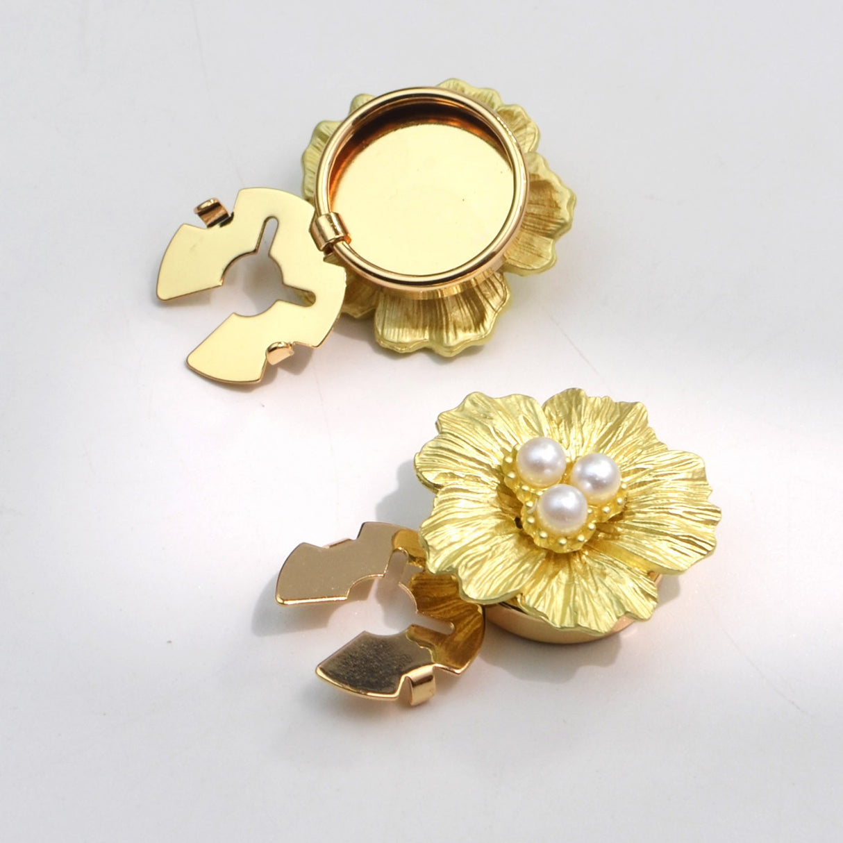 Accesoriu pentru Nasturi, Vivimall, Model Floare cu Perle, din Metal, 2.5 x 1.7 cm, Auriu - vivimall.ro