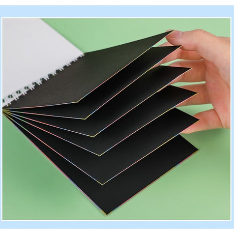 Caiet cu fise razuibile Vivimall, DIY Magic Scratch, 12 File, Curcubeu, Creion din Lemn, Cartonase negre, Verde Deschis, 14.2 x 9.8 cm - vivimall.ro