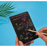 Caiet Cu Fise Razuibile Diy Magic Scratch, 12 File, Curcubeu, Creion Din Lemn, Cartonase Negre, 14.2 X 9.8 Cm - vivimall.ro