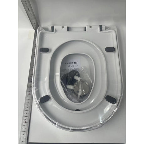 Detaliu mecanism soft close capac toaletă Flippy 2 în 1 din PP5, coborâre lentă și silențioasă
