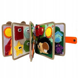 Carte Senzoriala Educativa Montessori 7in1, Vivimall, Dezvoltare Abilitati Motorii, 8 Pagini, 3D, cu Elemente Detasabile, Model Girafa, 21x21x8 cm, Maro - vivimall.ro