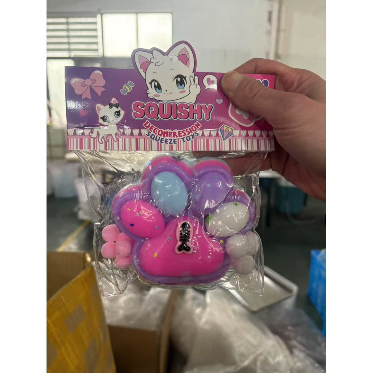 Jucarie Antistres Squishy, Flippy, cu Revenire Lenta, Model Labuta de Pisica, cu Pestisor, 220g, 12.5 x 10.5 cm Squeeze Pinch Family, Ambalaj Transparent, Roz-Multicolor - vivimall.ro