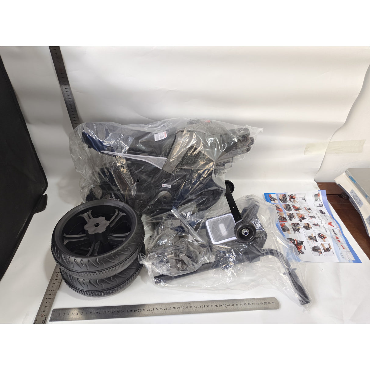 Motocicleta Electrica cu 2 Roti Mari si 2 Roti Ajutatoare, Vivimall, Acumulator Incarcare, Anti-Rasturnare, Lumini, Muzica, Motor:380, Baterie 6V4.5, 41.5x70x34 cm, 4.5 Kg, 3 Ani+, Gri Negru - vivimall.ro