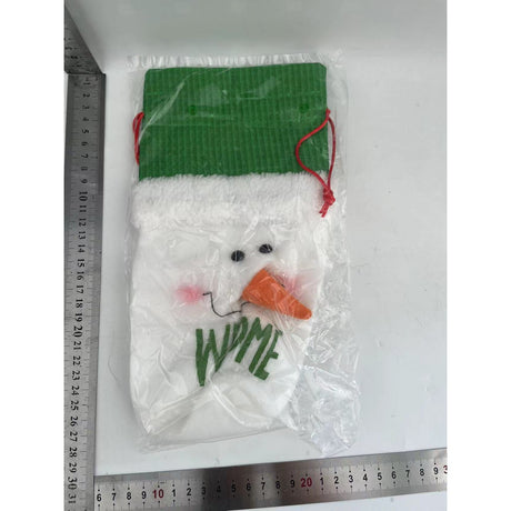 Saculet de Craciun pentru Sticla de Bautura, Vivimall, Model Om de Zapada Accesorizat, Tematica Petrecere de Craciun, Marime Universala, 13x28 cm, Verde - vivimall.ro