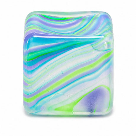 Cub antistres Needoh Flippy verde din maltoză, 3.5×3.5×3.5 cm, vedere frontală pe fundal alb
