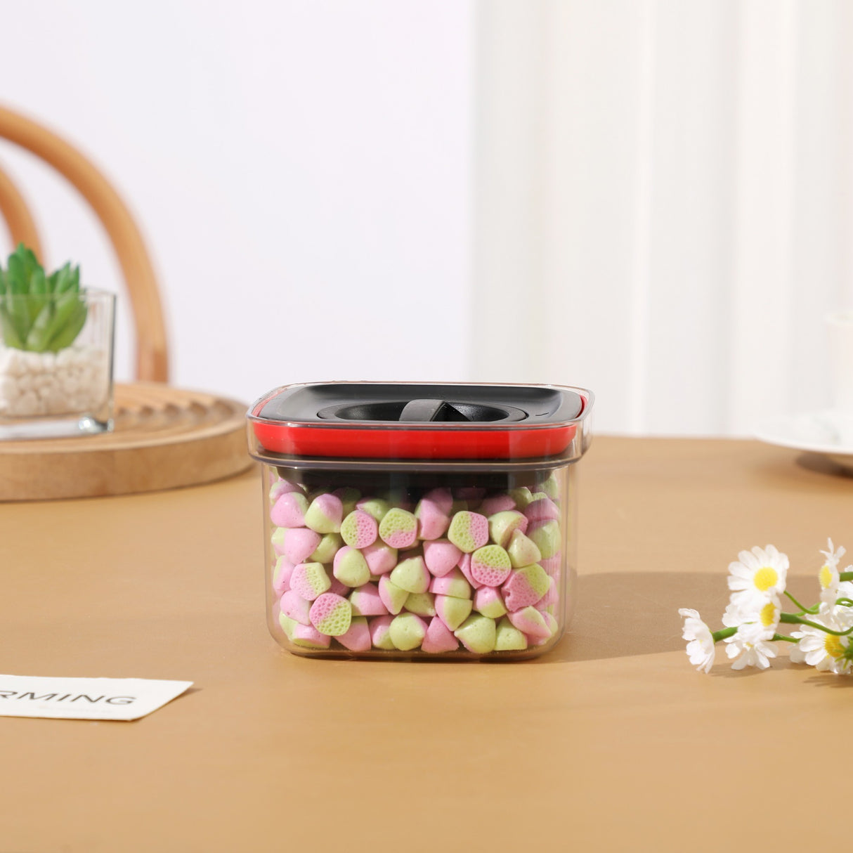 Cutie de Depozitare Alimente, Vivimall, Cutie de tip Container, Recipient pentru Cereale in Bucatarie, S 11.5 x 11.5 x 8 cm, volum 600 ml, Transparenta cu Capac Negru - vivimall.ro