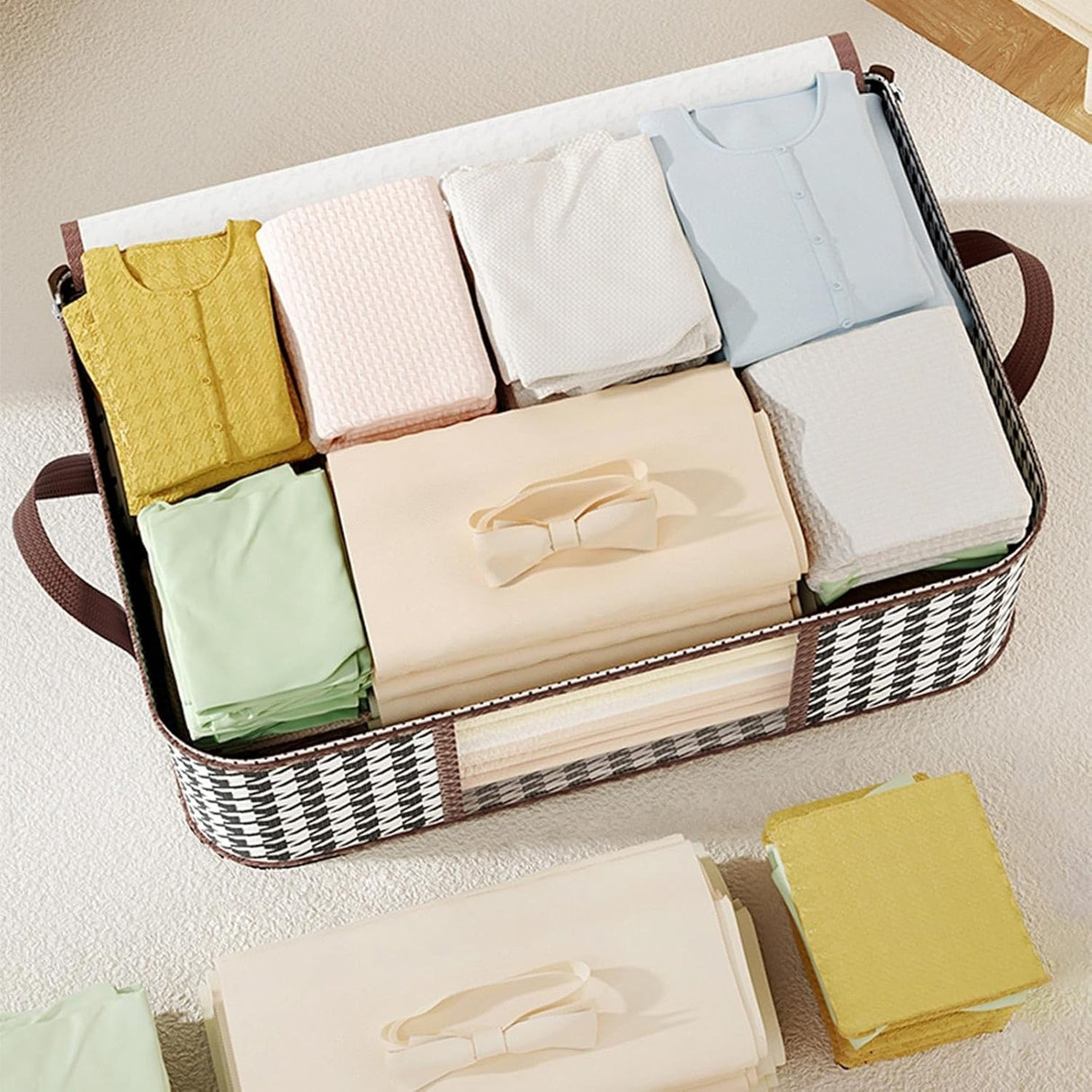 Cutie de Depozitare Pliabila, Vivimall, 60x40x30 cm, 75 L, Fereastra Frontala, cu Fermoar Bidirectional, Suport Baza Stabil, Imprimeu in Carouri, Alb/Negru - vivimall.ro