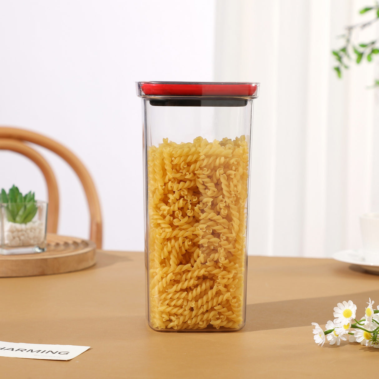 Cutie de Depozitare Alimente, Vivimall, Cutie de tip Container, Recipient pentru Cereale in Bucatarie, 11.5 x 11.5 x 23 cm, volum 2000 ml, Transparenta cu Capac Negru - vivimall.ro