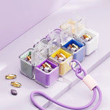 Cutie pentru Medicamente, Flippy, Model Rubik' Cube, cu Curea de Agatare, Dozator Portabil de Medicamente, Dispenser Pastile, estimat pentru 7 zile, 7.3 x 6 x 6 cm, Multicolor - vivimall.ro