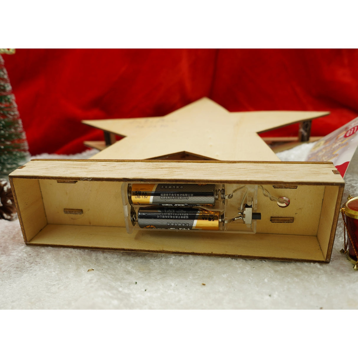 Decoratiune luminoasa, model de Stea cu Brad si inscriptie Marry Christmas, alb, lungime: 19 cm, latime: 5 cm, inaltime: 26 cm, lemn, interior/exterior - vivimall.ro