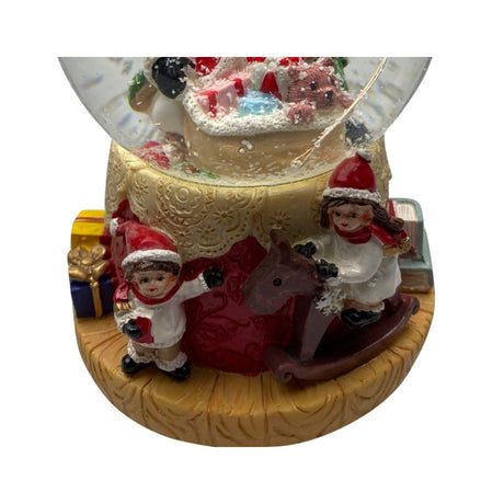 Decoratiune muzicala glob cu zapada, cu lumini si muzica, Mos Craciun si copilasi, 13 cm, multicolor - vivimall.ro