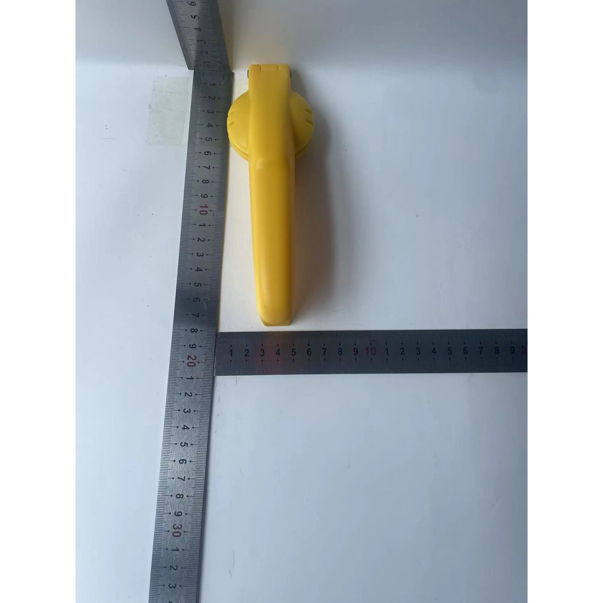 Dispozitiv de spart nuci si castane Vivimall, ABS si otel, 17.5 x 5.5 x 5 cm, usor de utilizat, galben - vivimall.ro