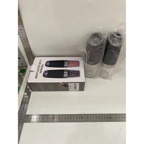 Set de 2 Rasnite electrice de Sare si Piper, Vivimall, cu Camere Depozitare Transparente, Macinare, Functionare pe Baterii, cu Lumina, ABS, 20x6.5 cm, Negru/Transparent - vivimall.ro