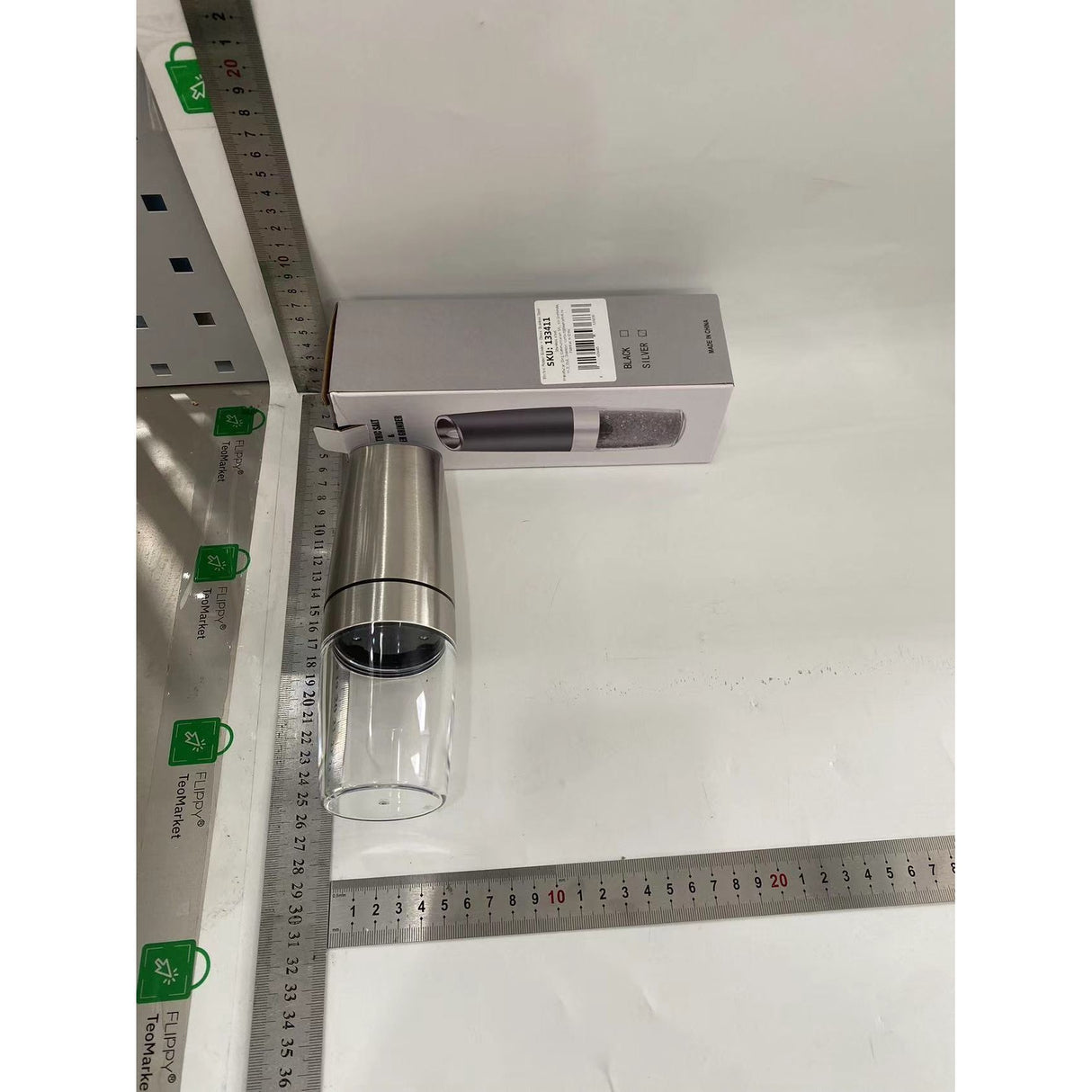 Rasnita Electrica Sare si Piper, Vivimall, cu Camera Depozitare Transparenta, Macinare, Functionare pe Baterii, cu Lumina, ABS, 20x6.5 cm, Argintiu/Transparent - vivimall.ro