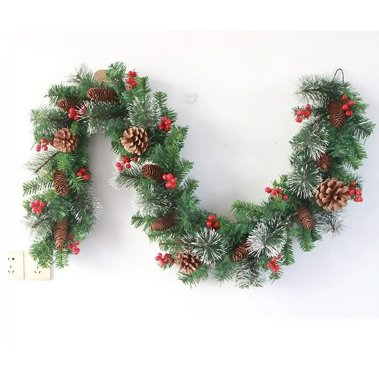 Ghirlanda de Craciun, cu merisoare si conuri, din brad artificial, cu parti de pin inzapezit, 180 cm, Verde - vivimall.ro