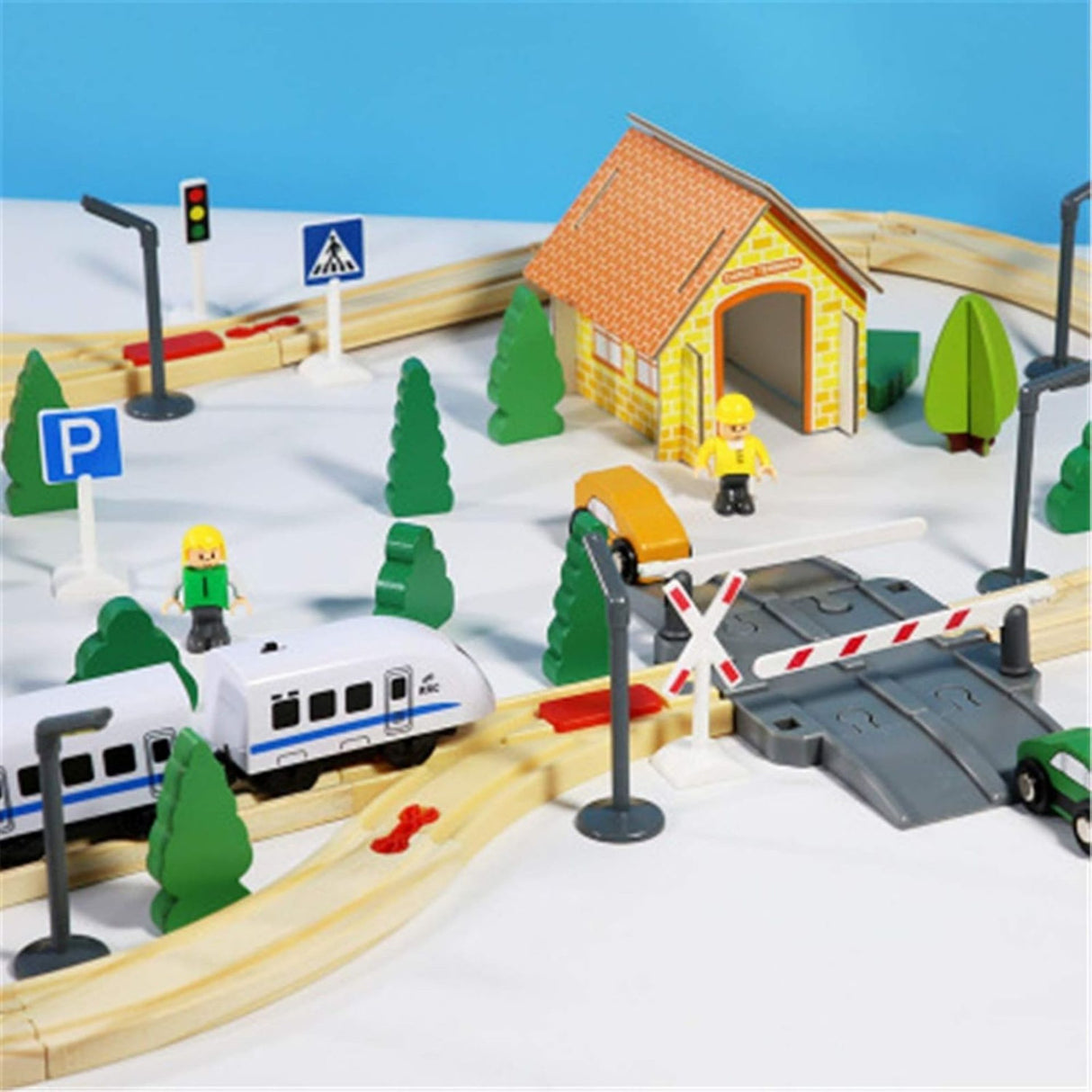 Mega Set Circuit Trenulet din Lemn, Flippy, Locomotiva Electrica cu Sine de Lemn, 96 Piese, Jucarie Educativa Montessori, Circuit Feroviar cu Pod, Sectie de Politie si Helicopter, 3 ani+, Multicolor - vivimall.ro