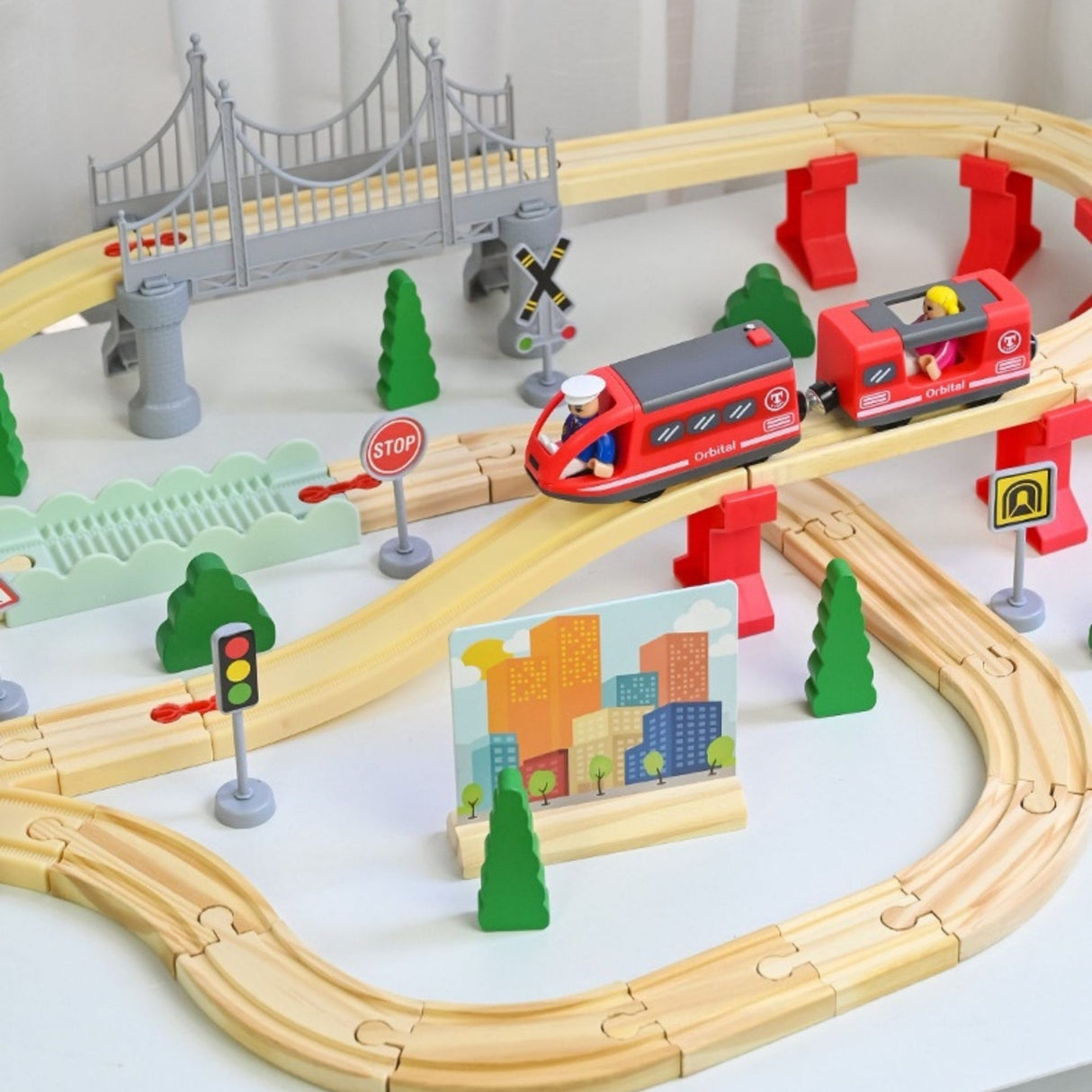 Set Circuit Trenulet din Lemn, Flippy, Locomotiva Electrica cu Sine de Lemn, 72 Piese, Jucarie Educativa Montessori, Circuit Feroviar cu Pod, Accesorii Oras si Santier, 3 ani+, Multicolor - vivimall.ro