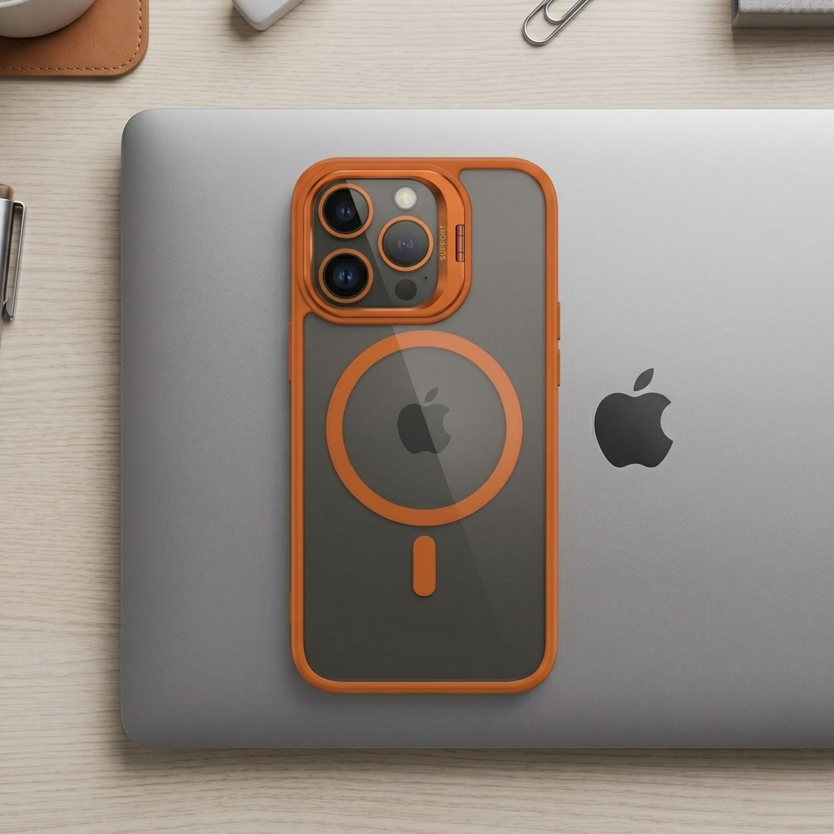 Husă Flippy iPhone 17 Pro Max portocaliu montată pe telefon, vedere laterală, margini TPU anti-șoc