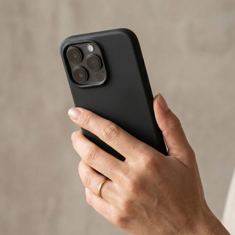 Husă Flippy iPhone 16 Pro Max negru cu interior microfibră, detaliu lateral și butoane