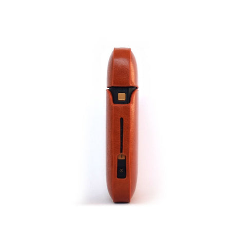 Husă IQOS 2.4 Plus din piele ecologică PU maro, vedere laterală și grosime 2,5 cm