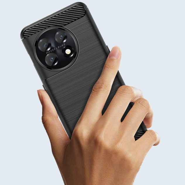 Husa Protectie pentru OnePlus 11, Vivimall, din Silicon TPU Moale, Textura Periat, Anti Cadere, cu Element Carbon, Negru - vivimall.ro