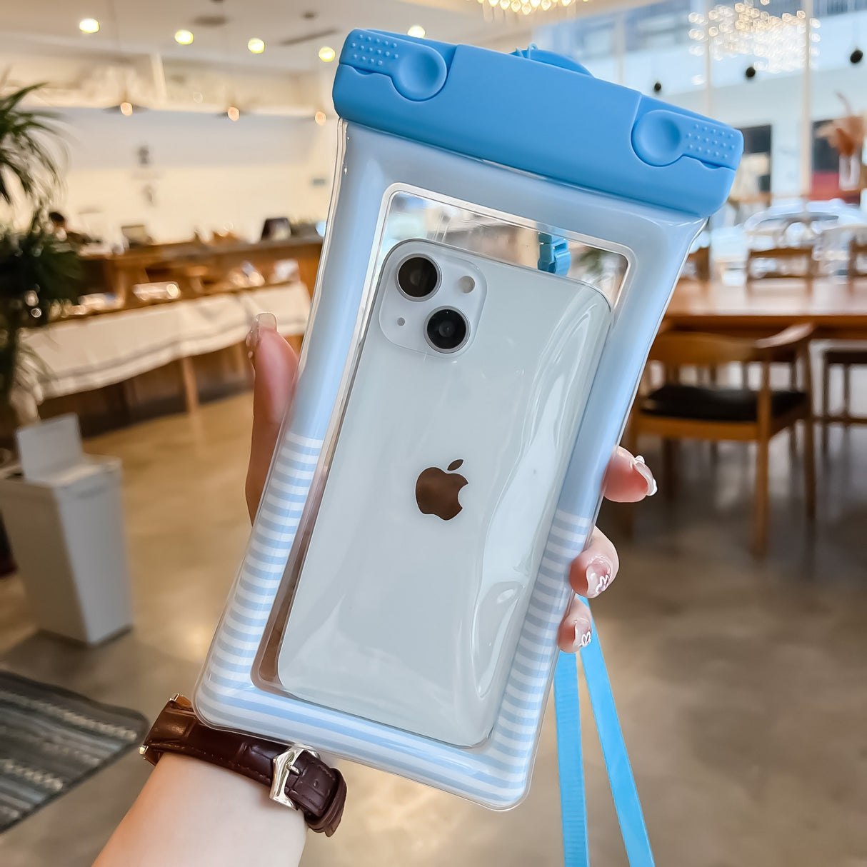 Husa subacvatica Cushion Waterproof Flippy, Snowproof, Universala, Dungata, cu Snur, pentru telefon sau documente, Bleu - vivimall.ro