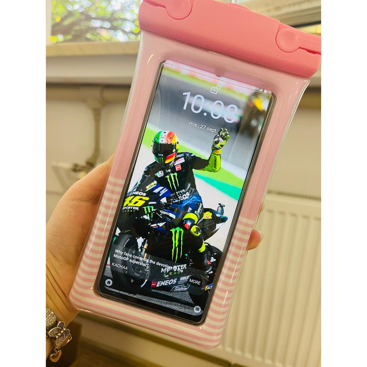 Husa subacvatica Cushion Waterproof Flippy, Snowproof, Universala, Dungata, cu Snur, pentru telefon sau documente, Roz - vivimall.ro