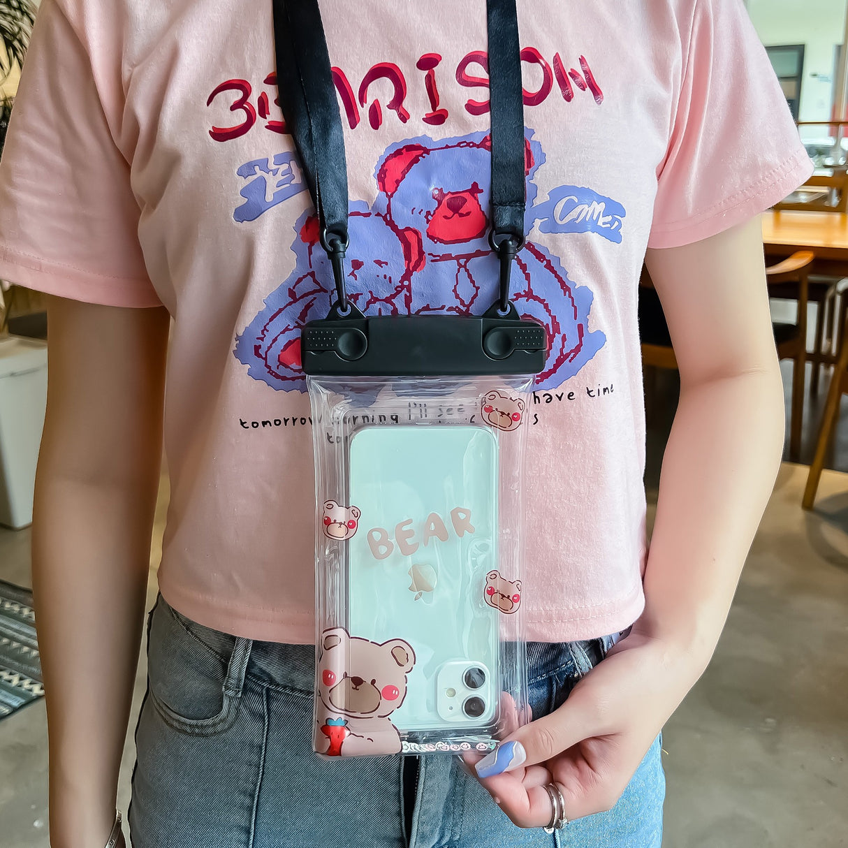 Husa subacvatica Fruity Waterproof Flippy, Snowproof, Universala, Impermeabila, cu Snur, pentru telefon sau documente, Berry Bear, Negru - vivimall.ro