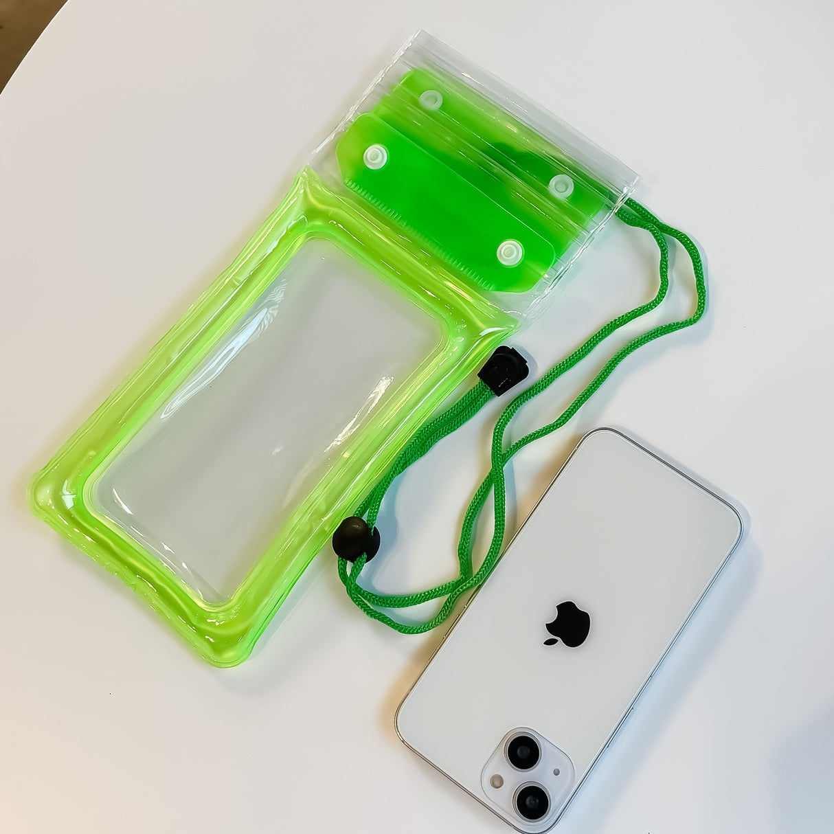 Husa subacvatica Zip Waterproof Flippy, Snowproof, Universala, Impermeabila, cu Snur, pentru telefon sau documente, Verde - vivimall.ro