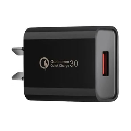 Detaliu port USB și conector european al încărcătorului Vivimall Fast Charge 18W QC 3.0, negru