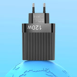 Încărcător multi-port 120W conectat la priză, utilizat simultan cu telefon și tabletă