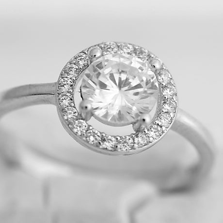 Inel tip logodna din Argint 925, zirconiu alb inconjurat de minizirconii, marimea 52