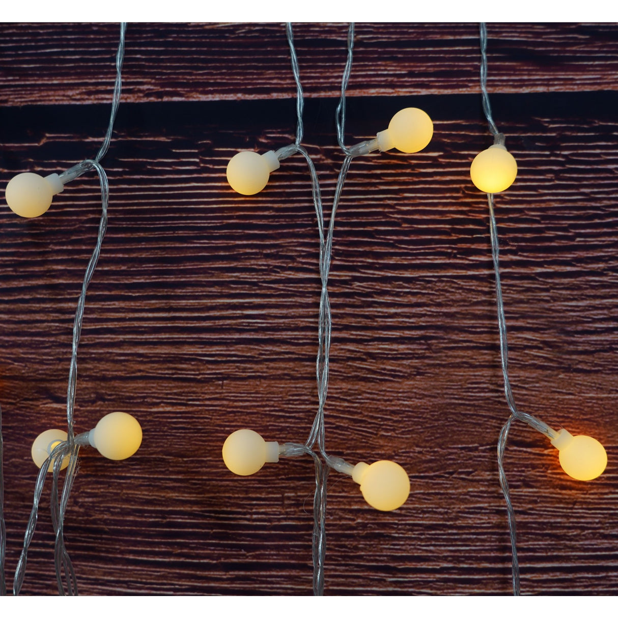 Instalatie Craciun, 10 m, 80 de LED-uri, alb-cald, model cu stelute, liniara, cu baterie, interior/exterior, Vivimall - vivimall.ro