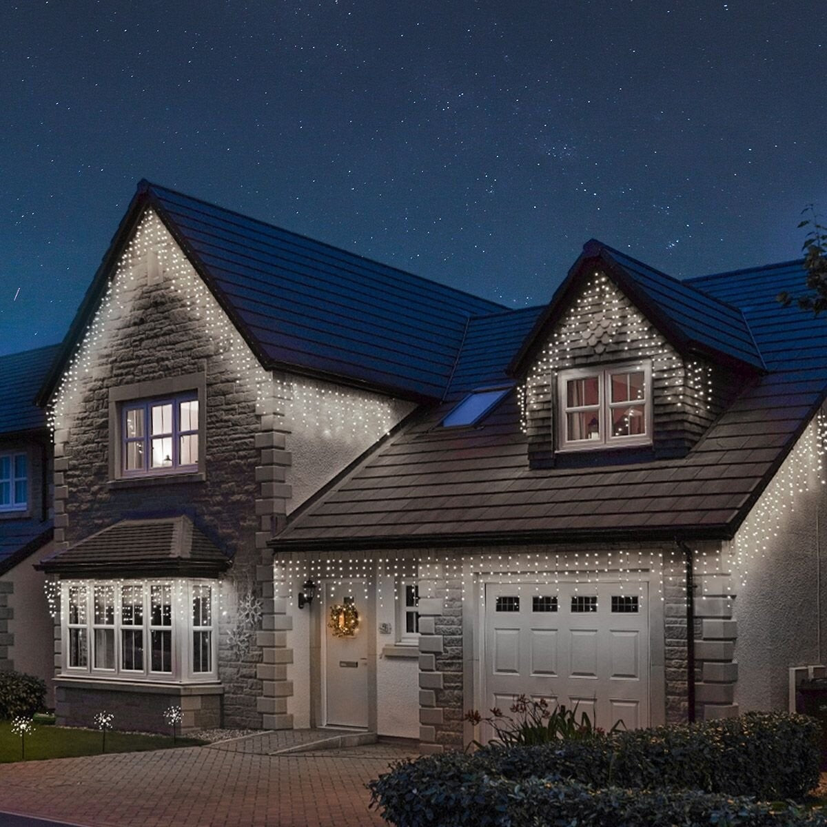 Instalatie Craciun, 30 m, 720 Led-uri ,Franjuri, Alb rece, Flash, Alimentator, Interconectabila, Prelungitor 6.5 m inclus, Fir Transparent Cauciucat, 220v, Vivimall - vivimall.ro